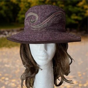 SCOTLAND HANDMADE TULLOCH DESIGNS EMBROIDERED WOOL VELVET HAT